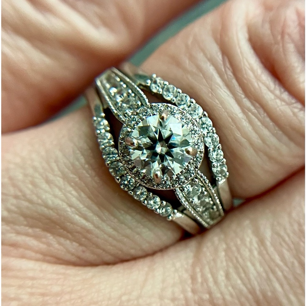 1ct center mo. Ring